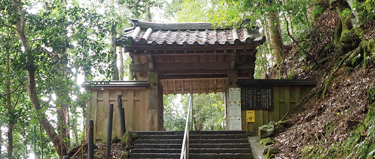 Kurama Entrance Gate